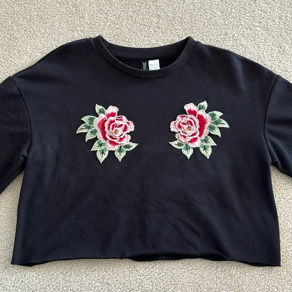 H&M • Black Floral Crop Top • Size Small